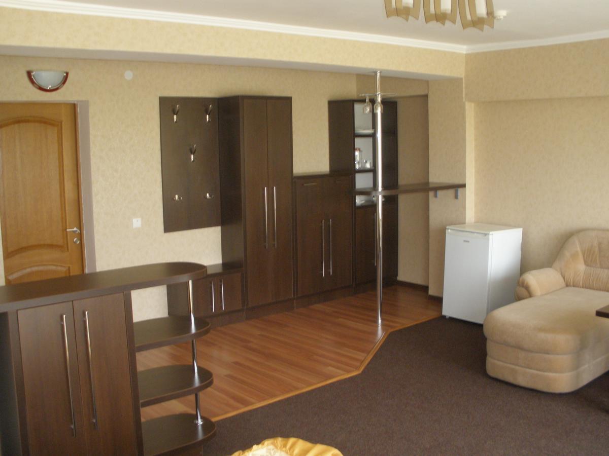 Hotel Prietenia Bender Стая снимка